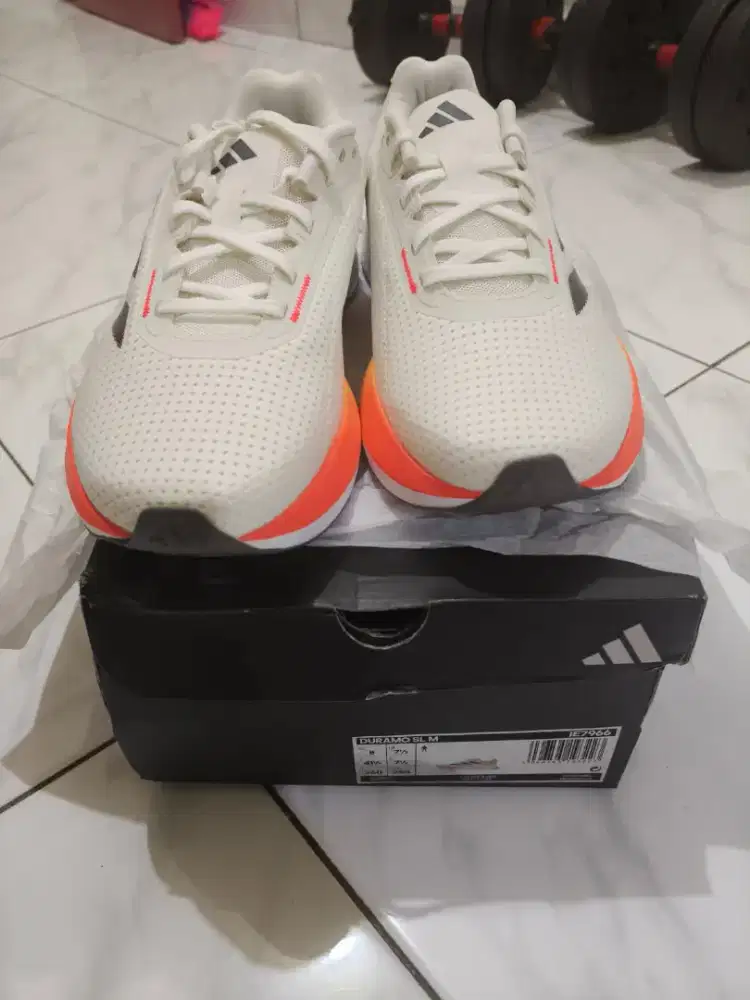 Sepatu adidas duramo