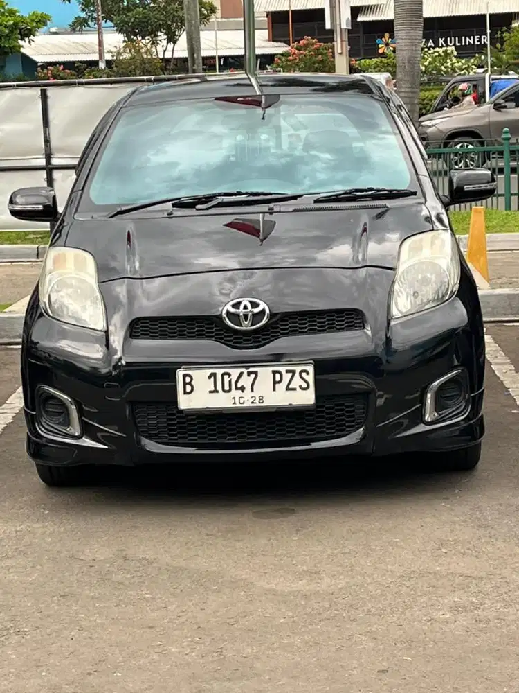 YARIS E 2013 MT