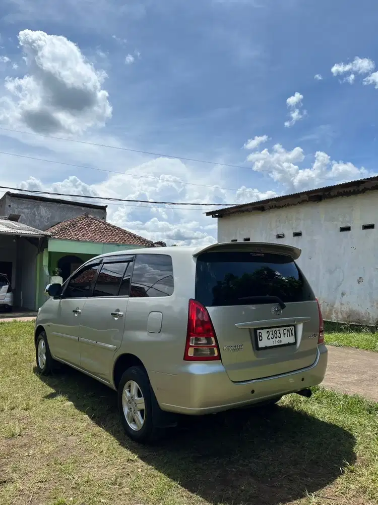 Toyota Kijang Innova 2005 Bensin