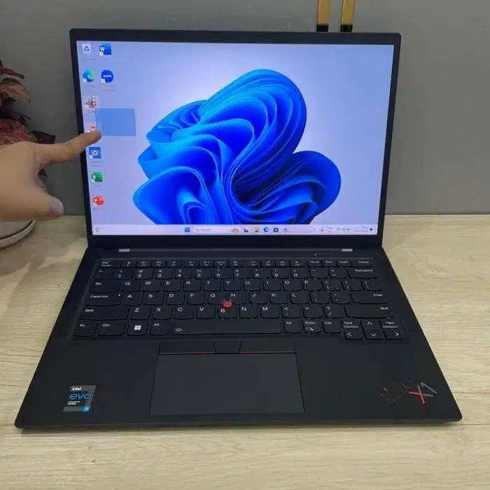 JUAL LAPTOP LENOVO THINKPAD X1 CARBON CORE i7 GEN10 TOUCHSCREEN DL-ETM