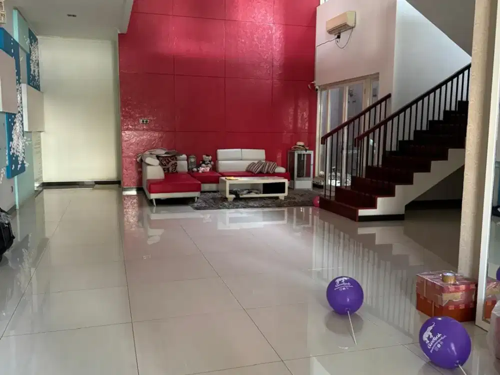 Cari langsung pembeli Pakuwon Indah 2lt siap huni  rapi Lokasi depan, row jalan lebar