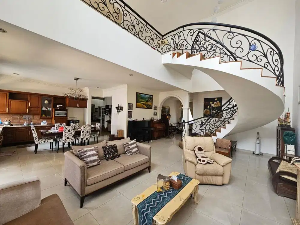 TURUN HARGA ! Dijual Rumah Premium semi Furnish di Kota Wisata Cibubur