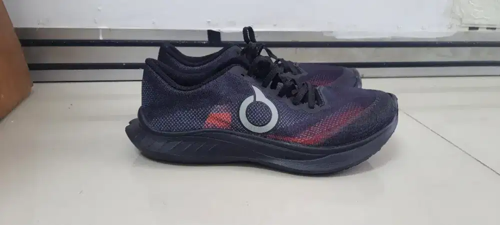 Sepatu running ortuseight no 40 gak jadi pake