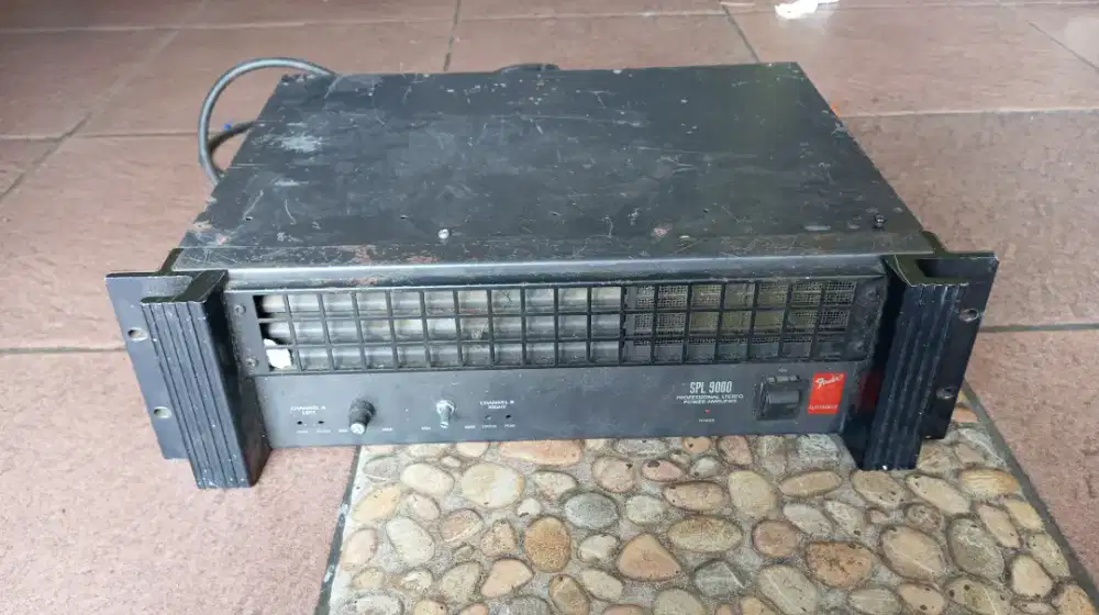 POWER AMPLIFIER FENDER BEKAS SECOND