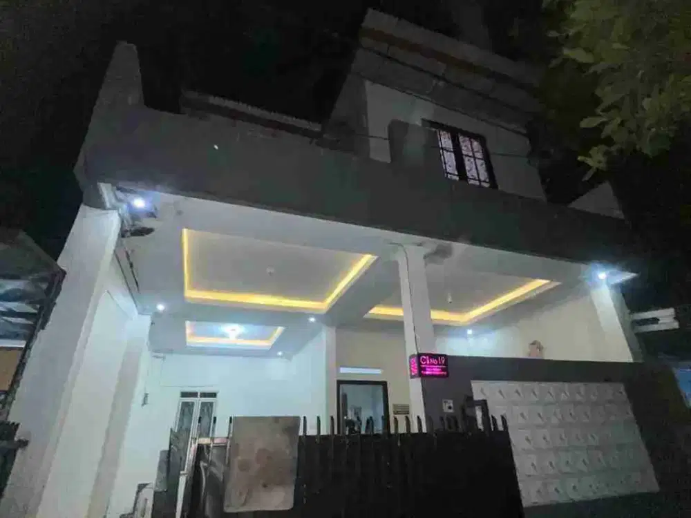 jual rumah 2 lantai, baru renov