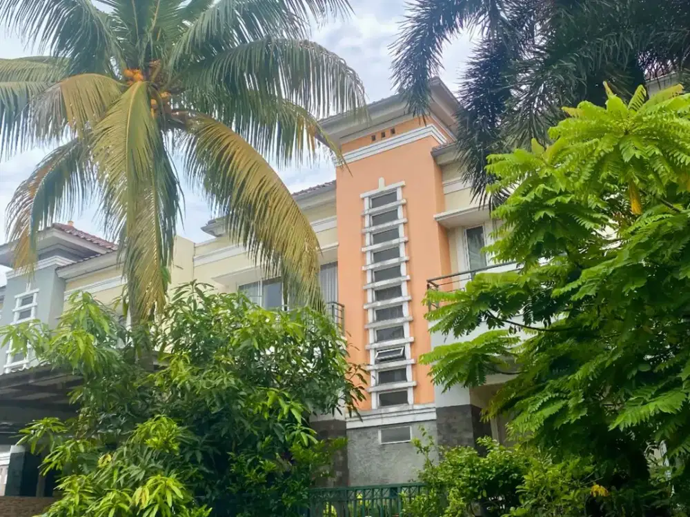 Rumah mewah dalam Komplek Raffles Hills Cibubur semi Furnish