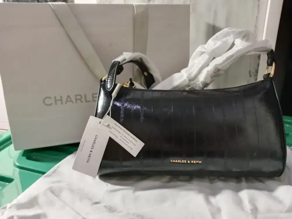 Tas Charles & Keith (BNIB)