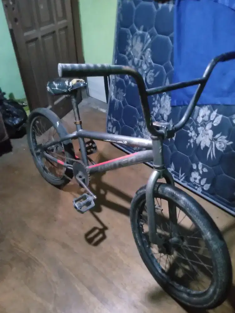 SEPEDA BMX UNITED ROUSEE