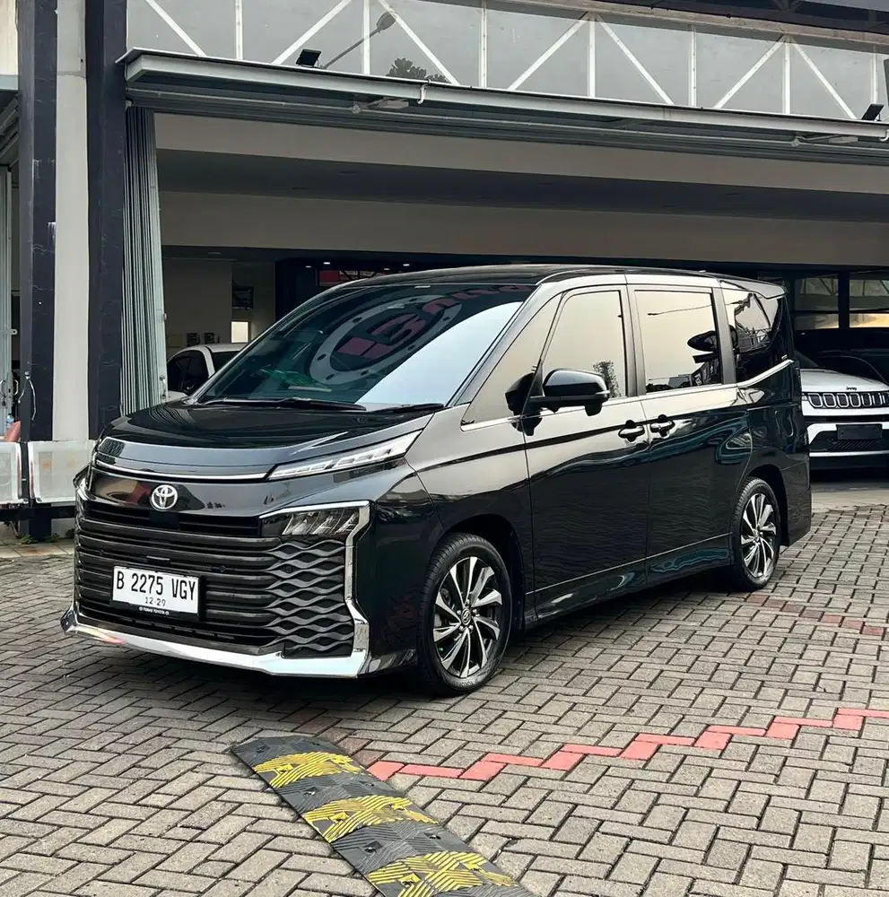 TOYOTA VOXY 2.0 TSS