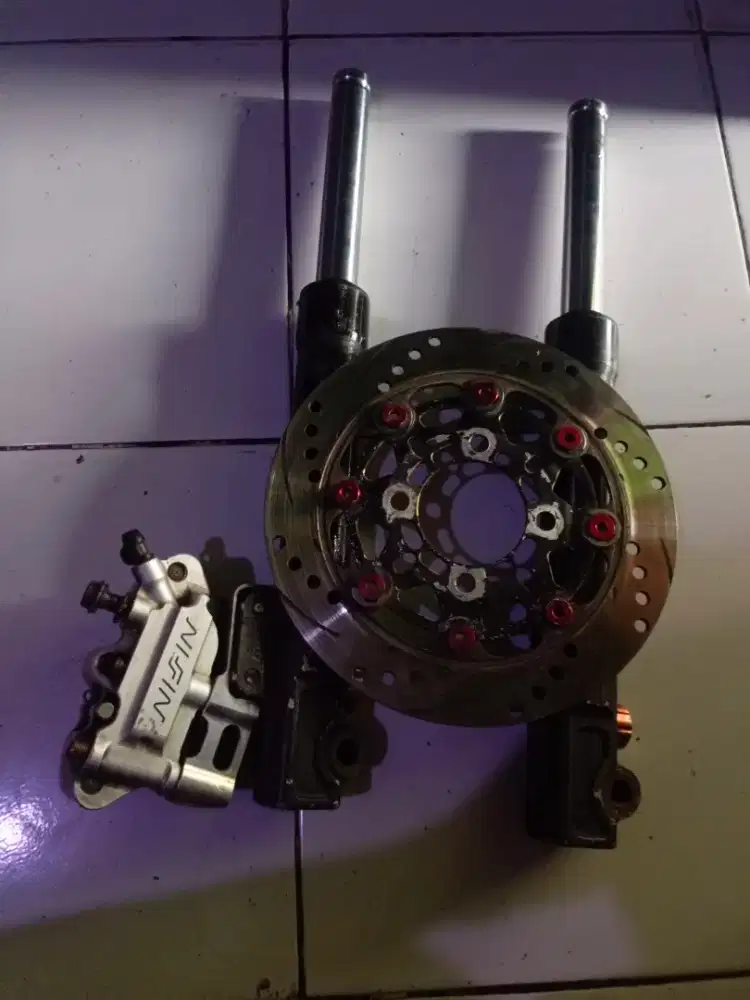 Shock depan kanan universal matic 2020 ke atas