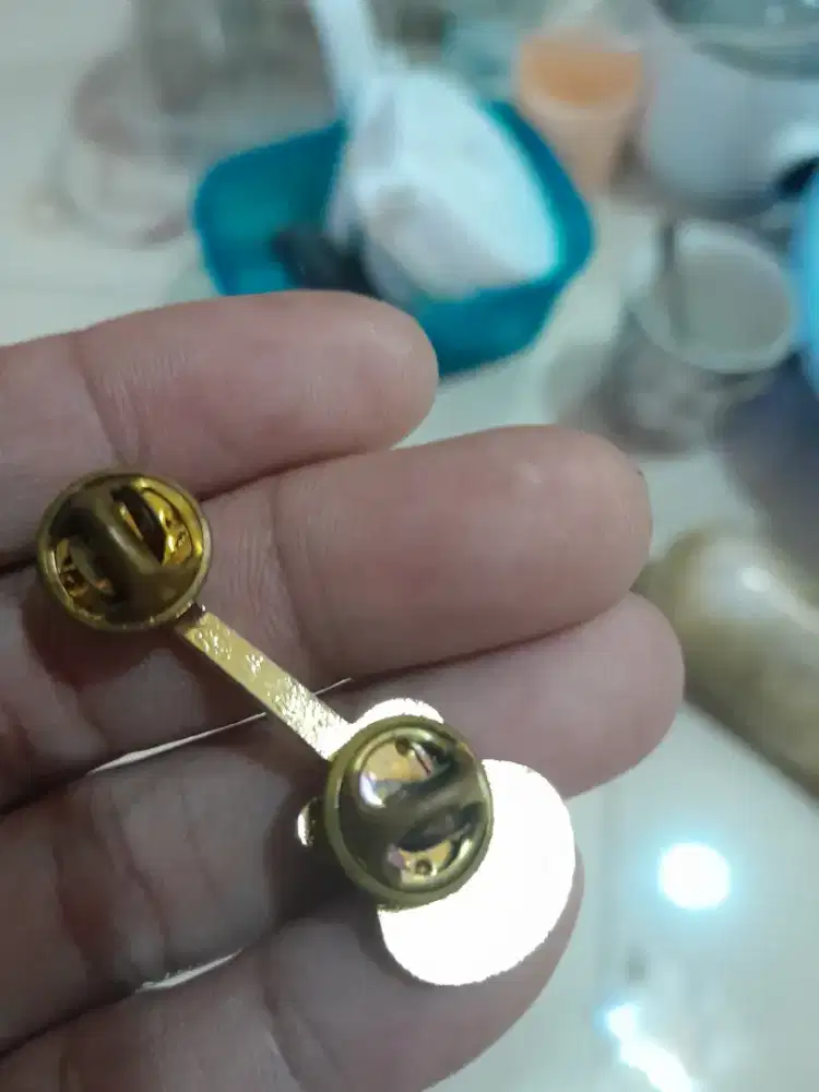 Pin gitar gisbon hard rock kafe asli