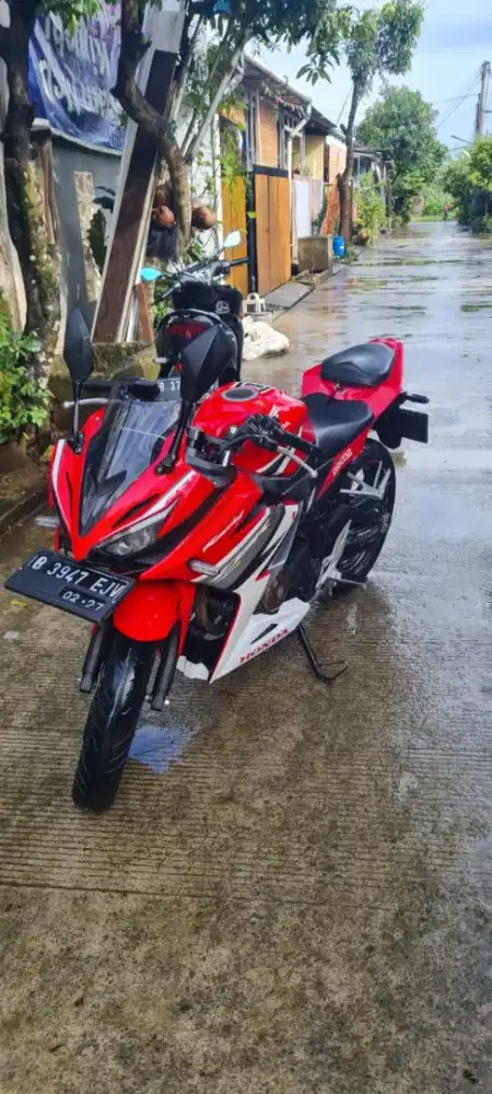 Dijual Honda CBR 150R tahun 2017