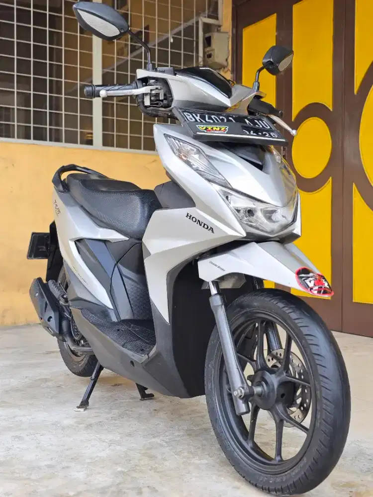Honda Beat / Beat 110 FI Deluxe 2021, Grey Premium Metalic.
