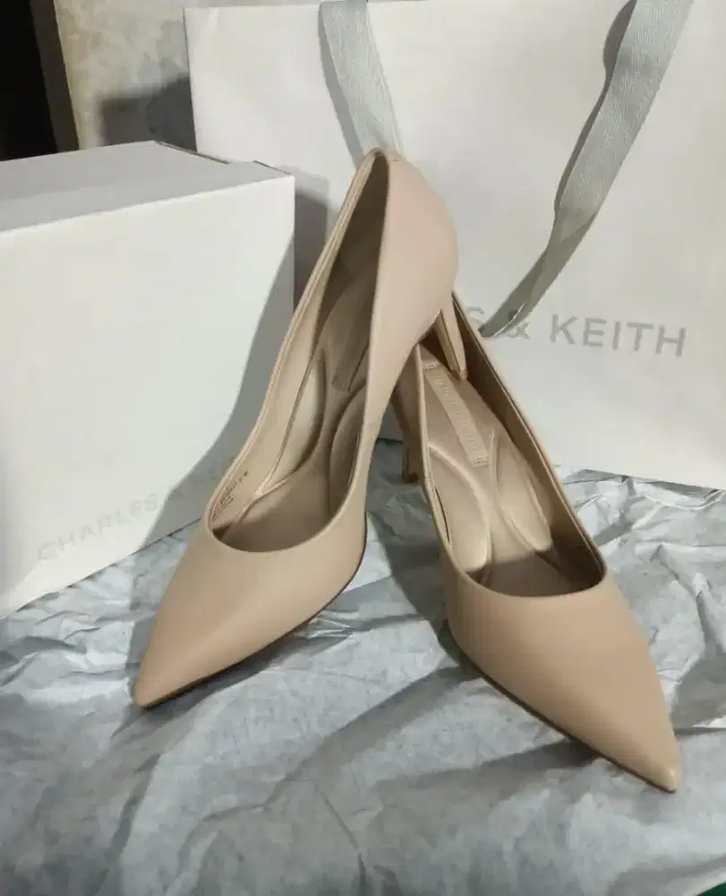Heels Charles & Keith size 37