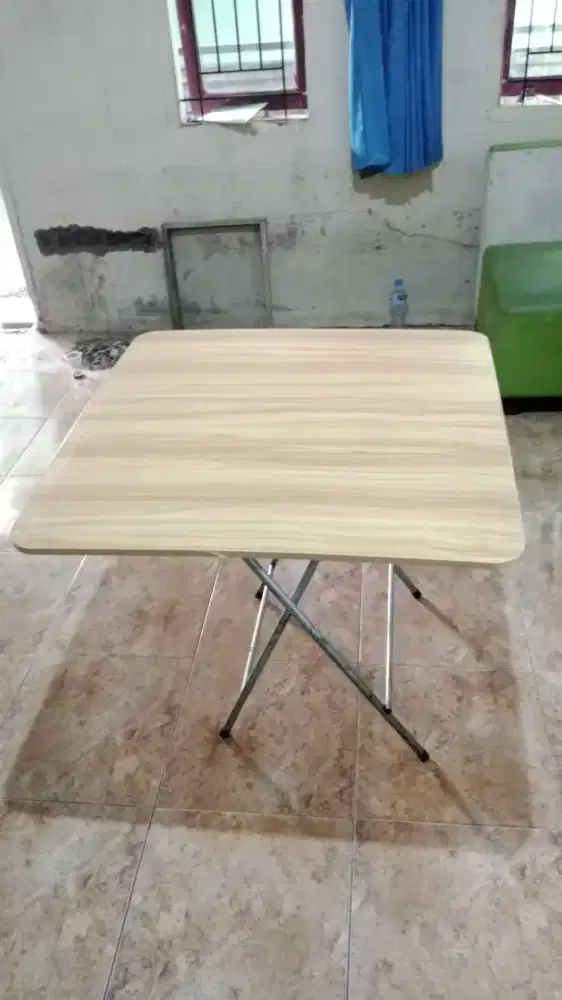 Meja Makan Lipat