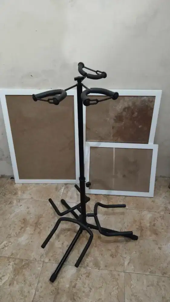 Stand Gitar (3 Gitar)