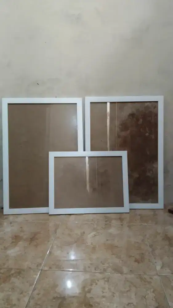 Bingkai Foto Putih Besar