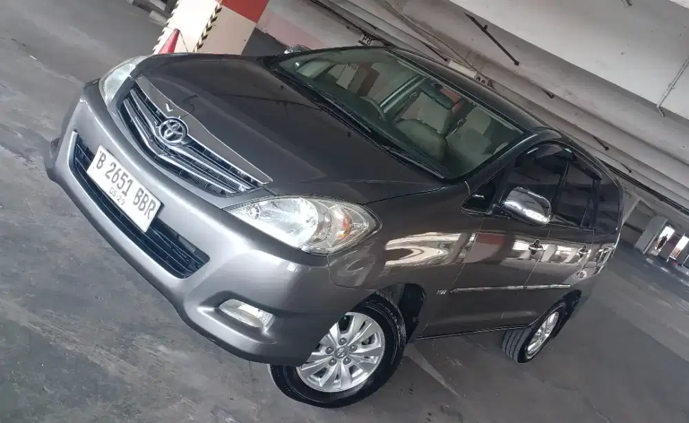 INNOVA V AT BENSIN 2009