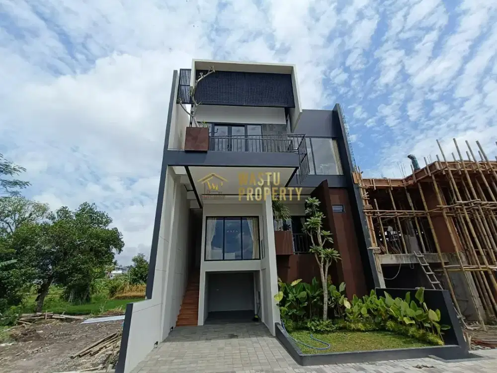 VILLA 3 LANTAI DI SARIHARJO PALAGAN NGAGLIK, VIEW GUNUNG & SAWAH