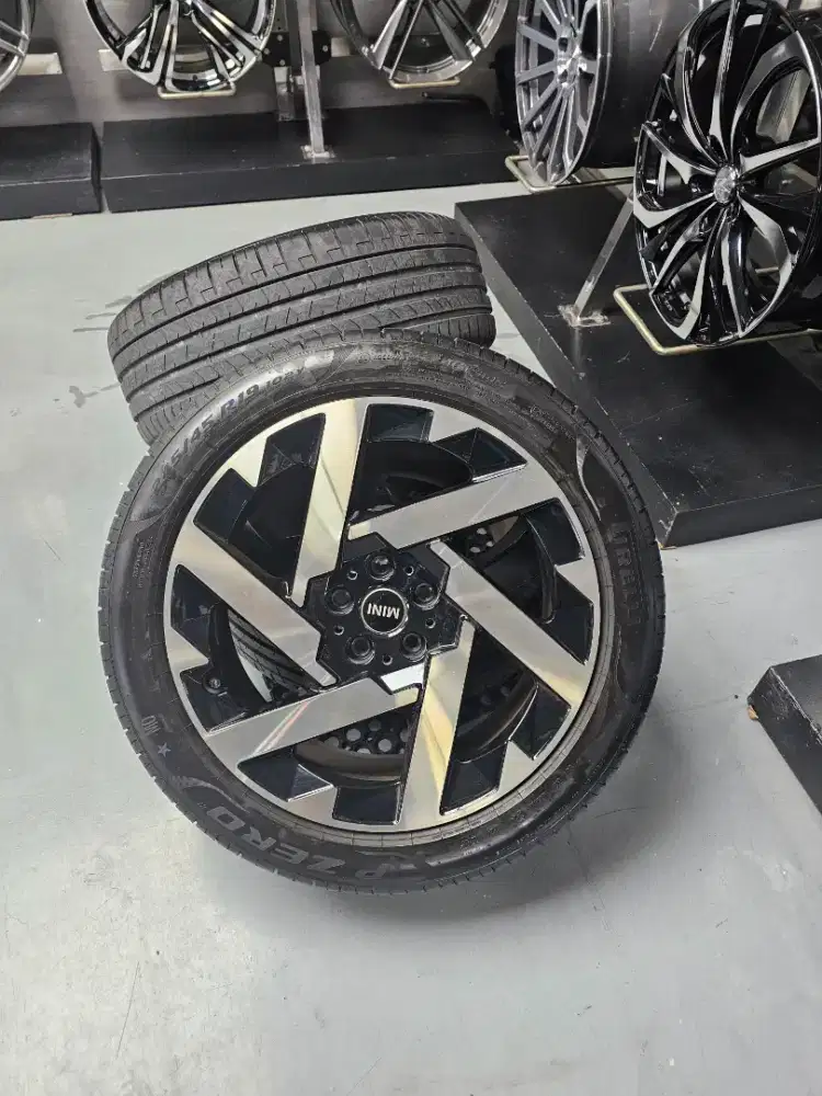 Pirelli P Zero 245/45 R19