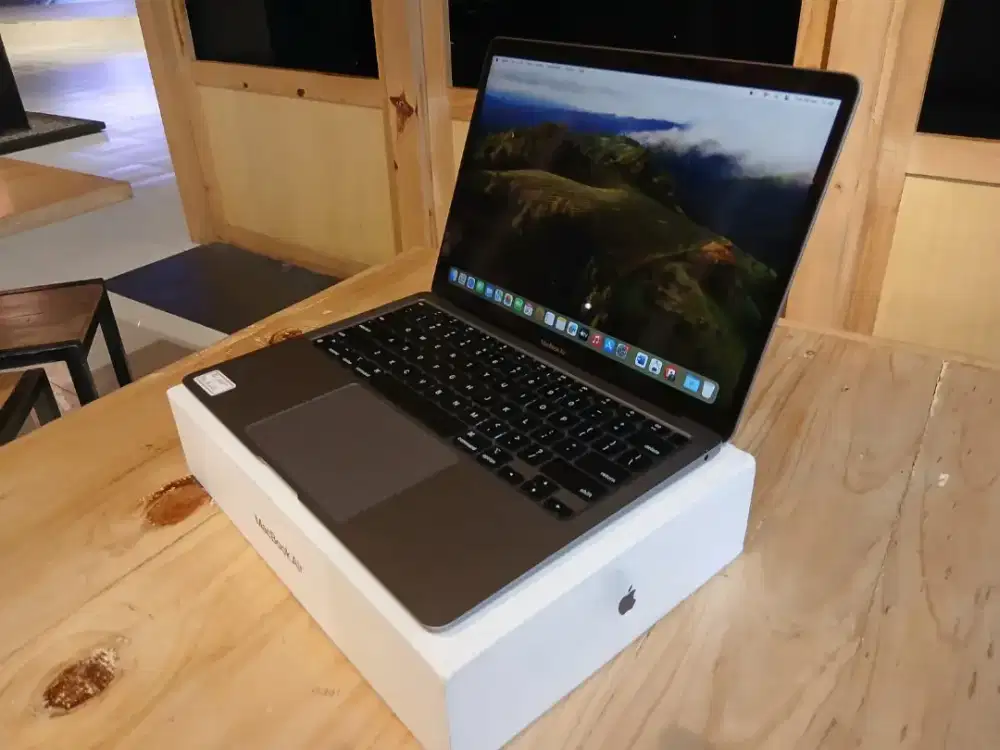 Macbook Air 2020 M1 8-256 full set garansi