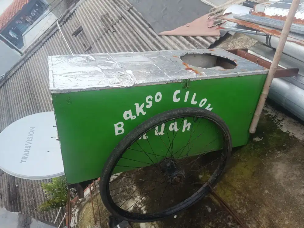 Gerobak cilok hijau bekas