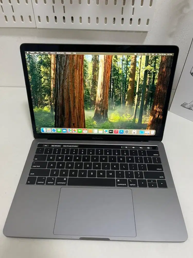 MacBook Pro Touchbar 13inch 2018, 16/1TB i7 SECOND