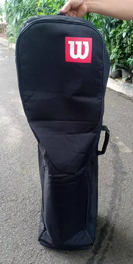 Tas Golf Wilson dan Sepatu Golf FJ