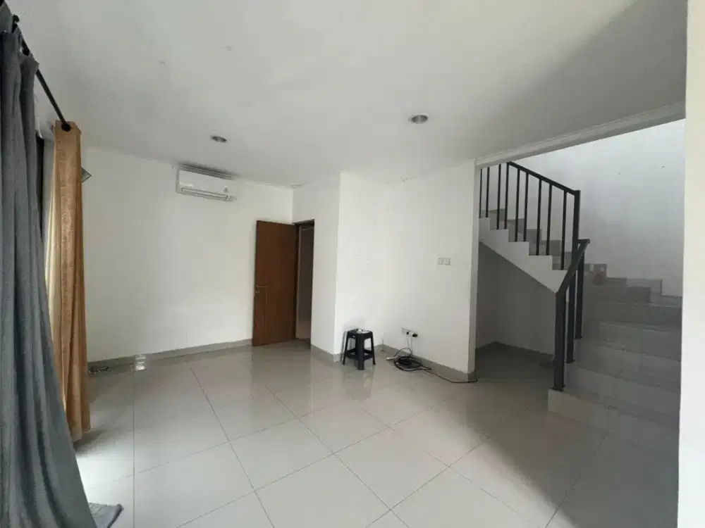 Disewakan Rumah Cluster Taman Simpruk Lippo Cikarang GDF53TS