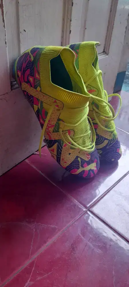 Sepatu bola puma size 43