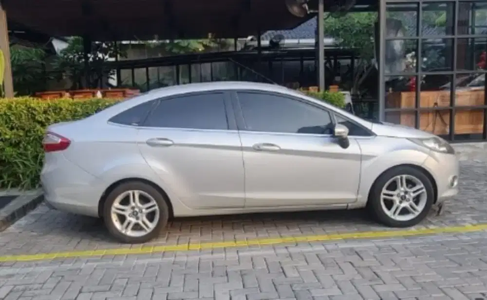 Ford fiesta sedan 2012 matic / AT