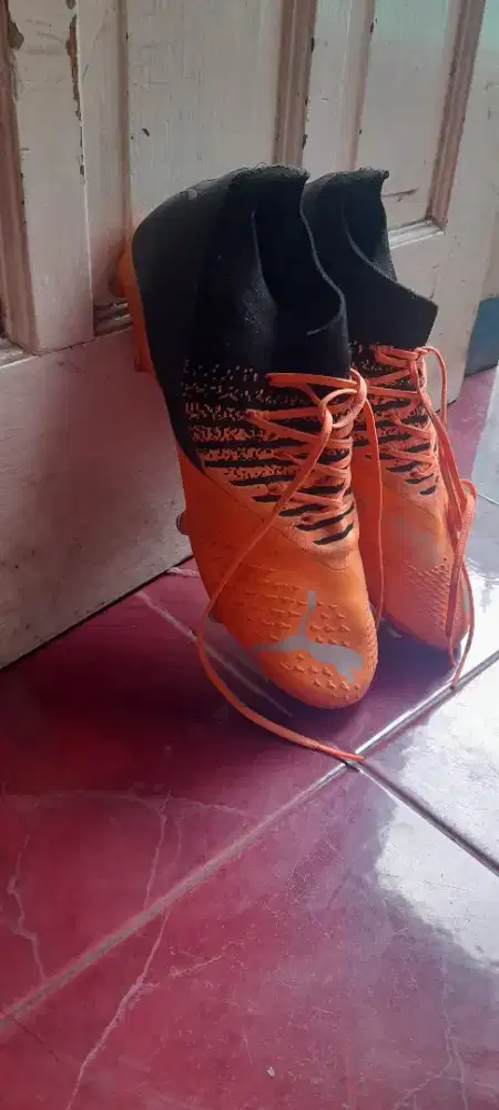 Sepatu bola puma size 43