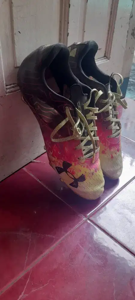 Sepatu bola under Armour size 44