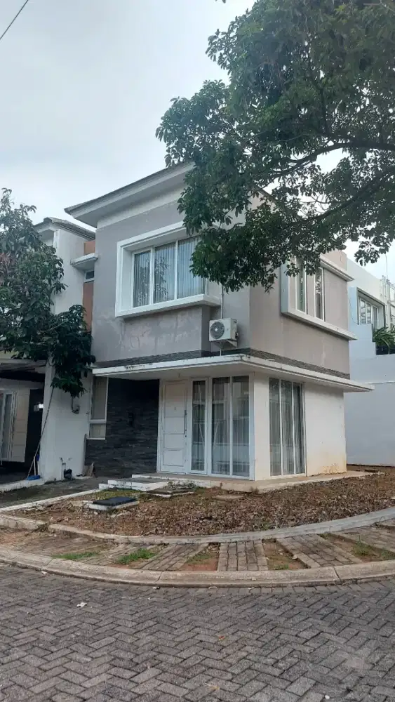 Rumah SpringHill type Vanda 2 lantai, Hoek