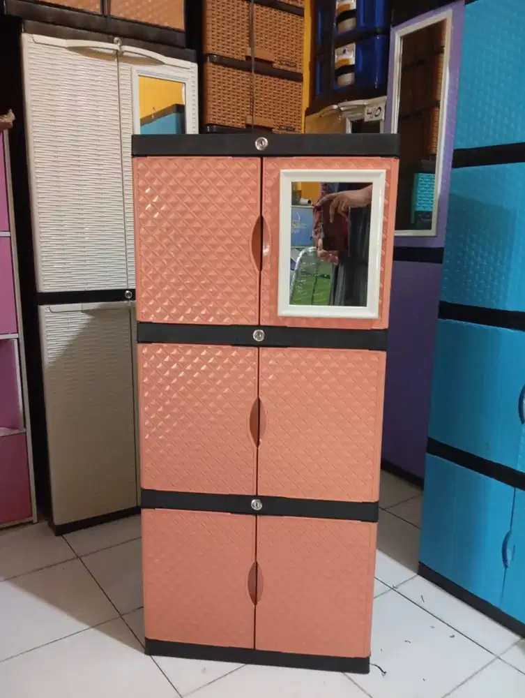 Lemari Plastik Doremi Susun 3 Full kunci + Kaca