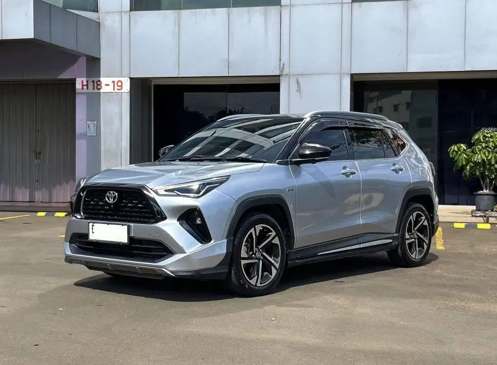2023 Toyota Yaris Cross 1.5 Hybrid GR TSS Twotone Km 10rb Siap TT