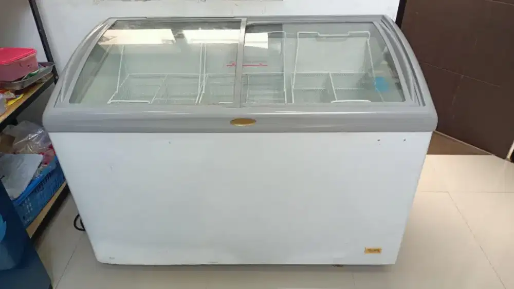 DIJUAL - FREEZER AUCMA second BERFUNGSI BAIK