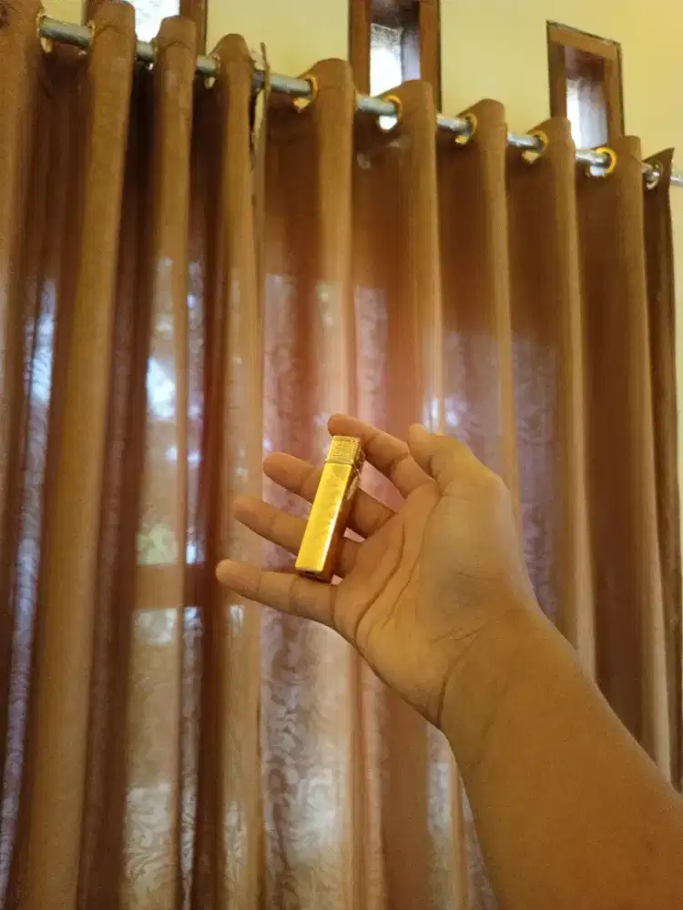 Korek Givenchy lapis emas