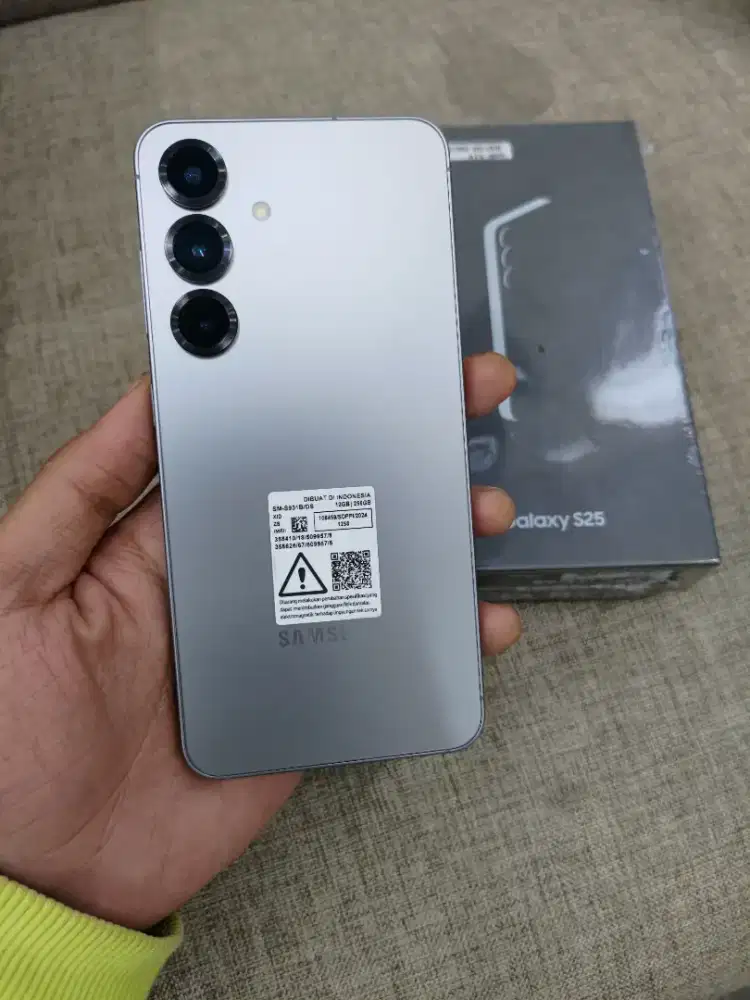 Samsung S25 basic 12/256 GB Like New