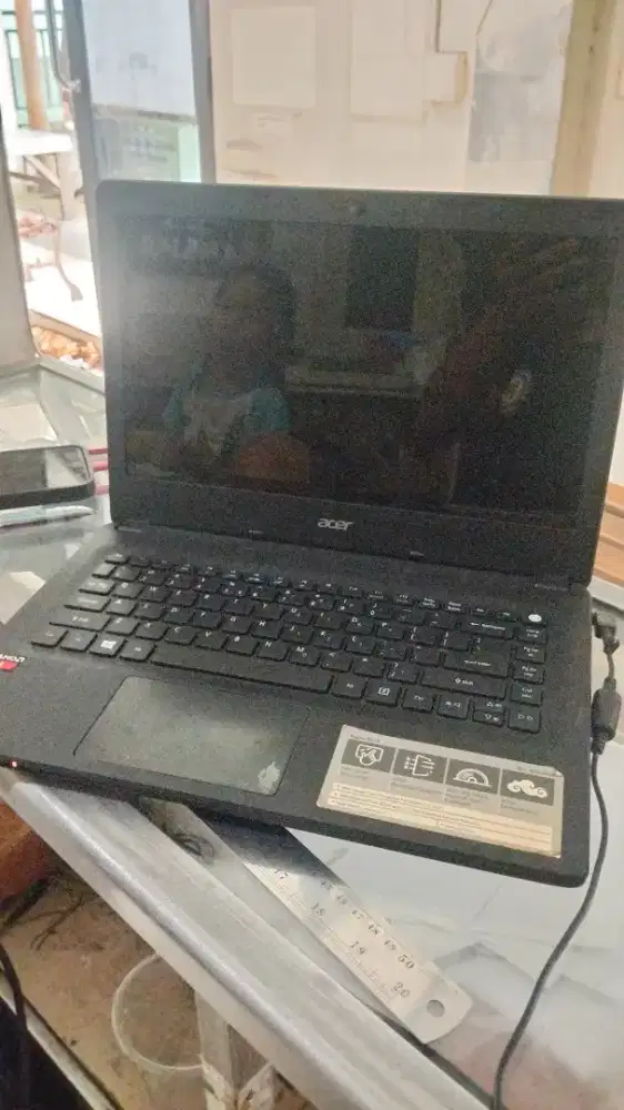 ACER Laptop 14 in rusak
