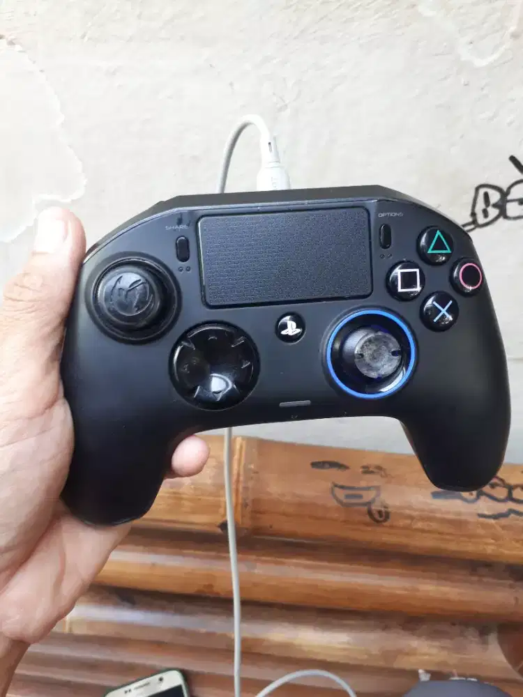 Stik Nacon pro V2 untuk PC dan PS4