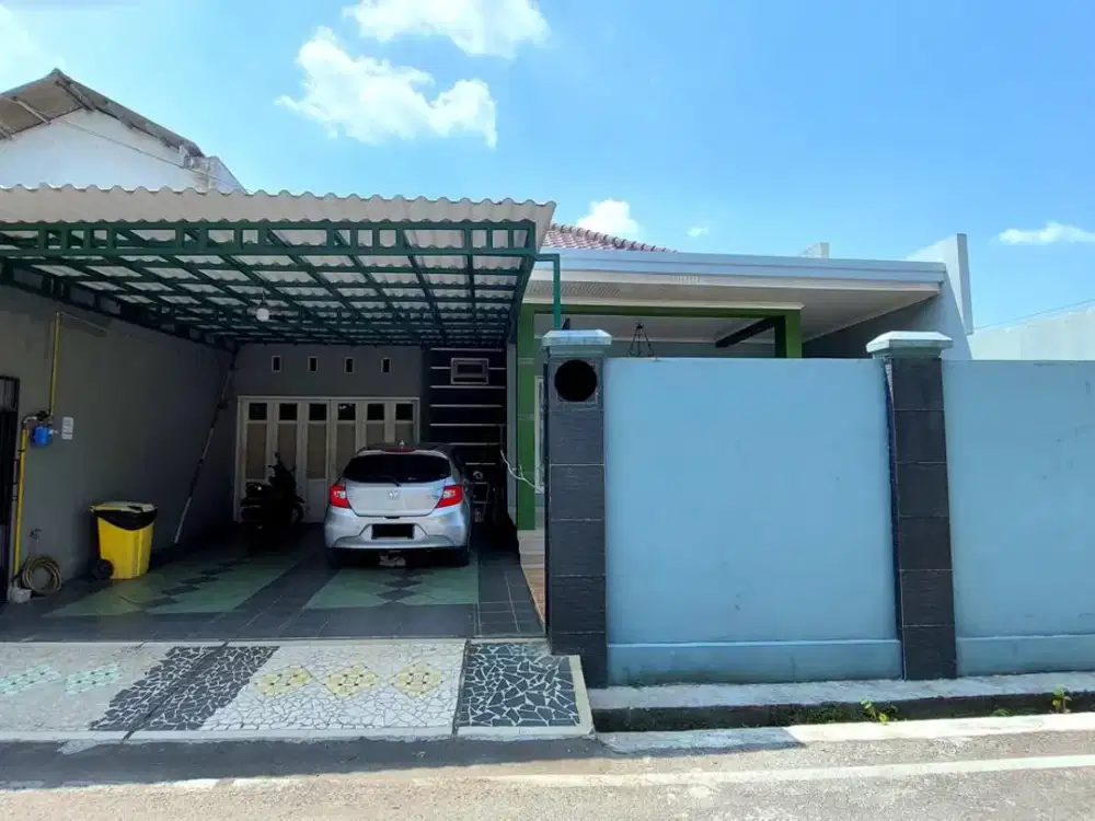 RUMAH CANTIK DI KOMP TAMAN MALAKA JAKARTA TIMUR SIAP HUNI