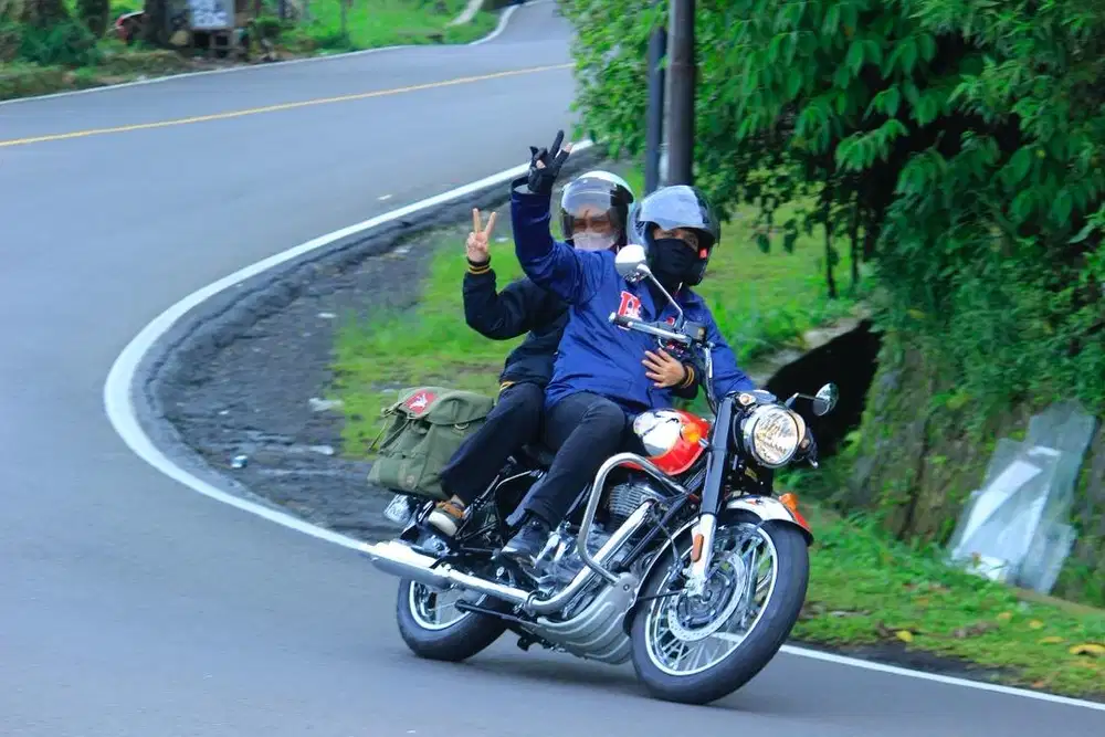 Over kredit Royal Enfield (Red) tahun 2024 low KM