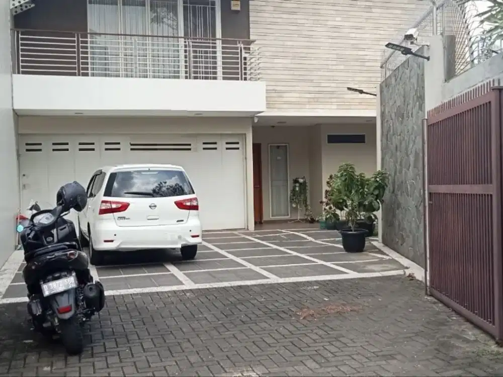 Rumah Modern Siap Huni Ada Taman Belakang Dalam Cluster Setrasari Pasteur Bandung