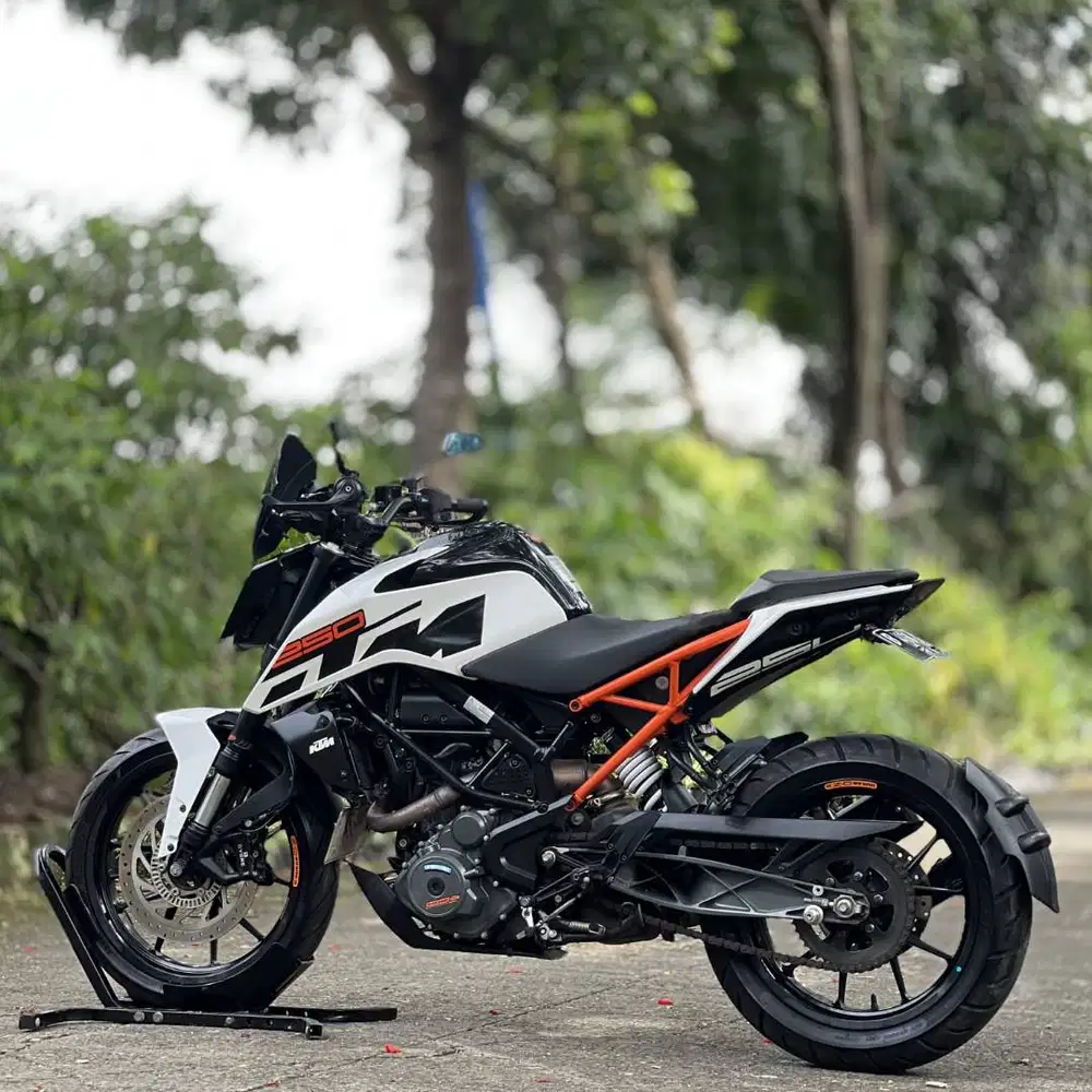 KTM DUKE 250 ABS 2019 PUTIH KM LOW SIAP NGEBUT