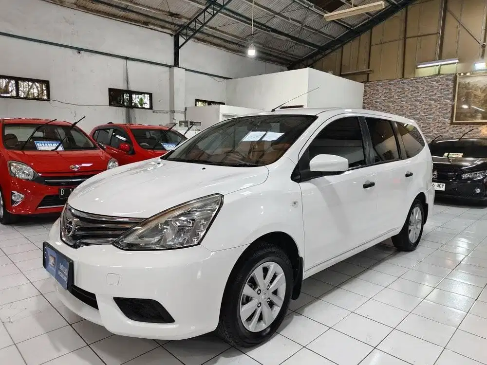 Nissan GRAND LIVINA  SV FACELIFT 1.5 Bensin AT 2015