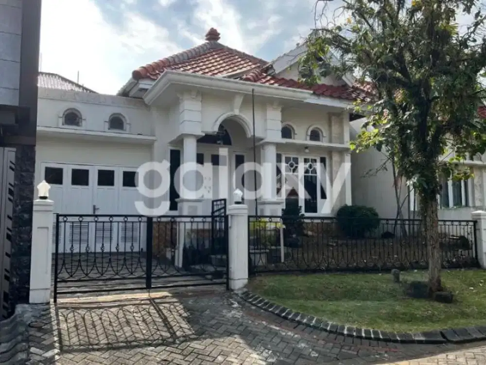 RUMAH ISTANA DIENG TIMUR BANDULAN SUKUN MALANG, JAWA TIMUR