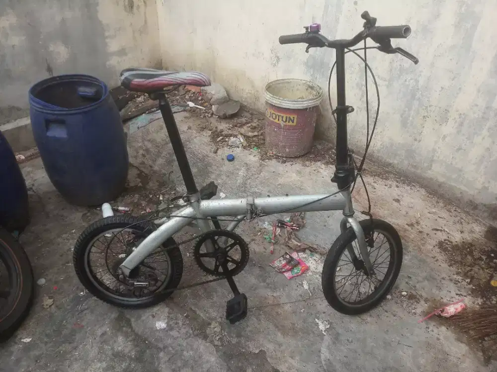 Sepeda lipet merk laux Milan ukuran 16