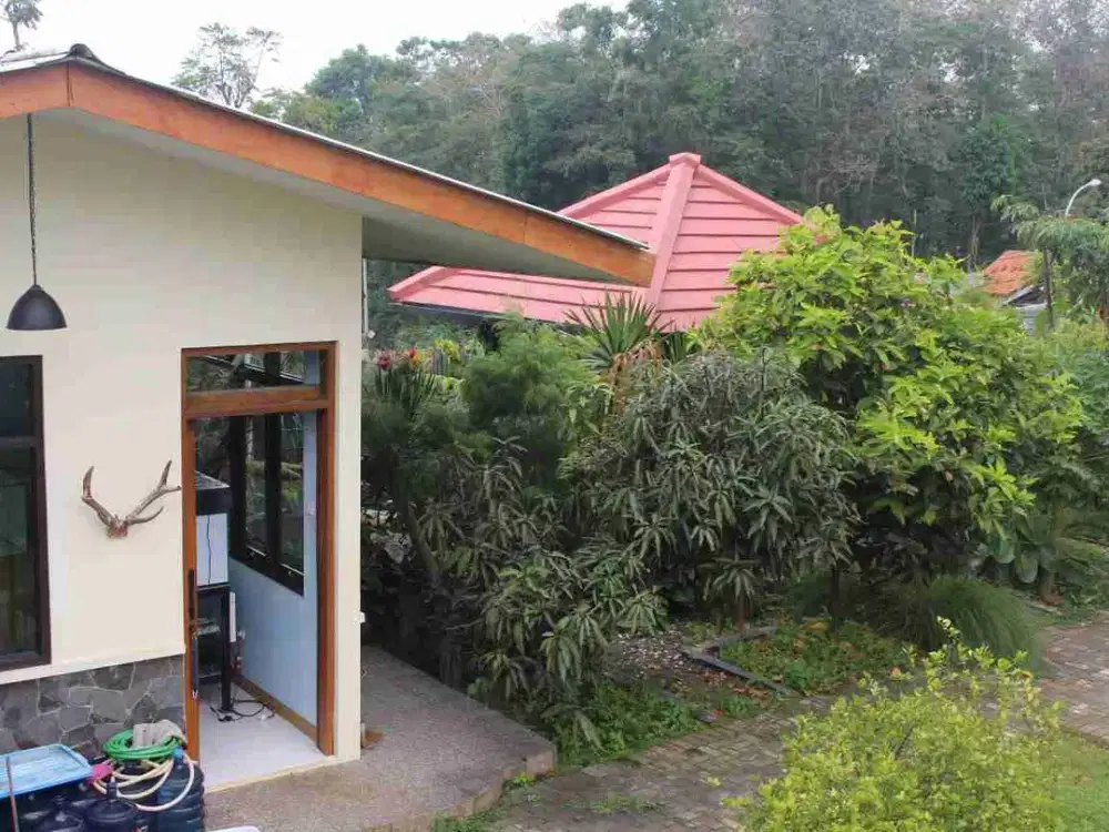 DIJUAL RUMAH DESAIN VILLA 
BUAT INVESTASI PENSIUNAN PASTI NYAMAN