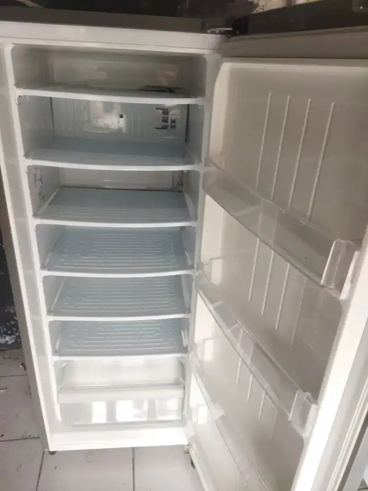 Jual bu freezer kulkas ukuran 6 rak merk LG INVERTER